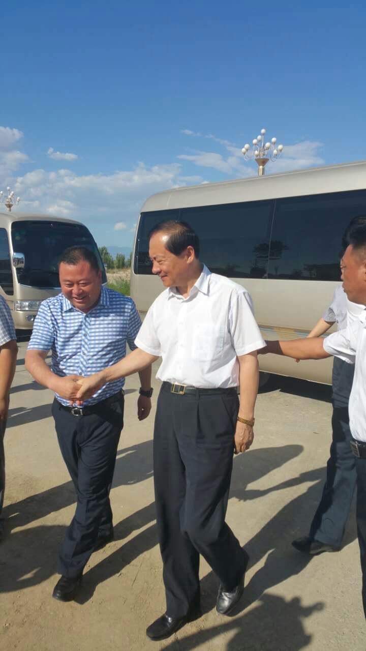 刘新齐司令员视察集团公司哈密金色阳光项目  - 集团动态 - 新疆大湾房产（集团）有限公司